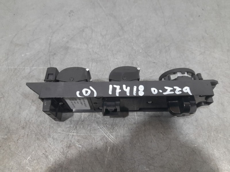 Recambio de mando elevalunas delantero izquierdo para ford focus iii 1.0 ecoboost referencia OEM IAM F1ET14A132CC C/MANDO RETROV