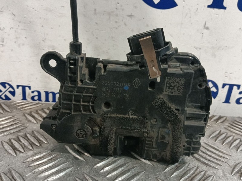 CERRADURA PUERTA TRASERA DERECHA 825002104R