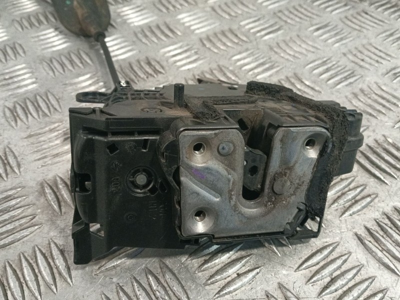 CERRADURA PUERTA TRASERA DERECHA 825002104R