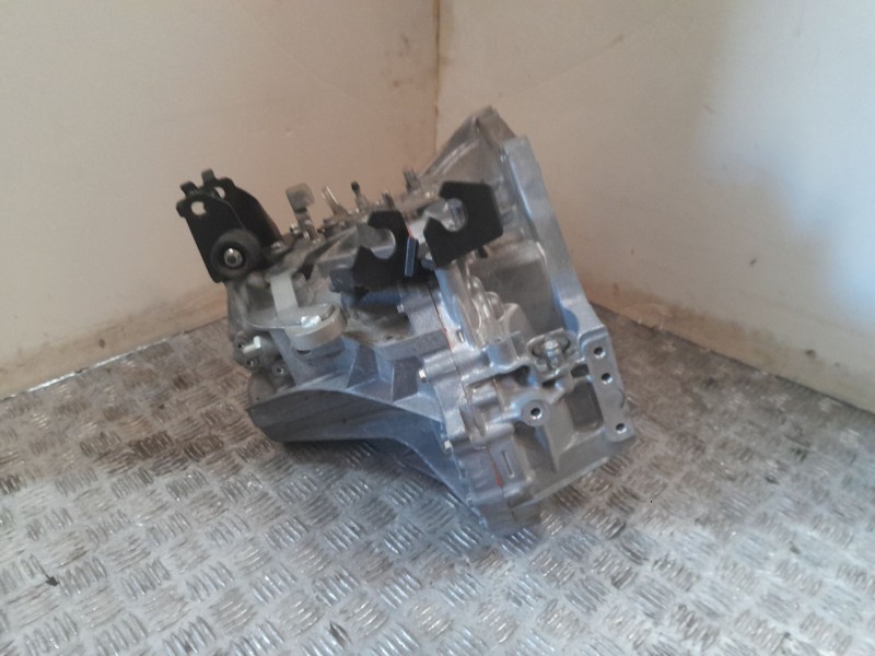 Recambio de caja cambios para toyota auris active referencia OEM IAM 3030002360  6 VELOCIDADES