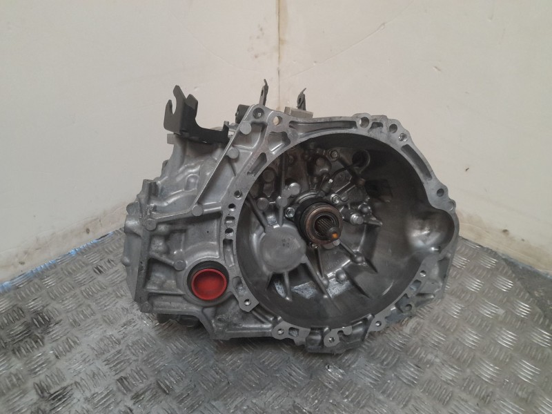 Recambio de caja cambios para toyota auris active referencia OEM IAM 3030002360  6 VELOCIDADES