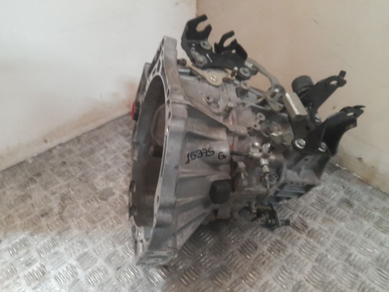 Recambio de caja cambios para toyota auris active referencia OEM IAM 3030002360  6 VELOCIDADES