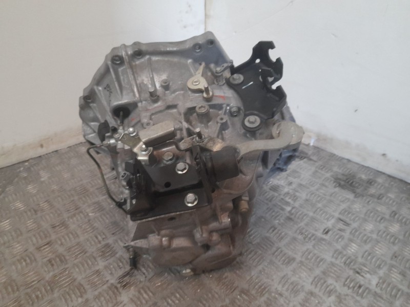 Recambio de caja cambios para toyota auris active referencia OEM IAM 3030002360  6 VELOCIDADES