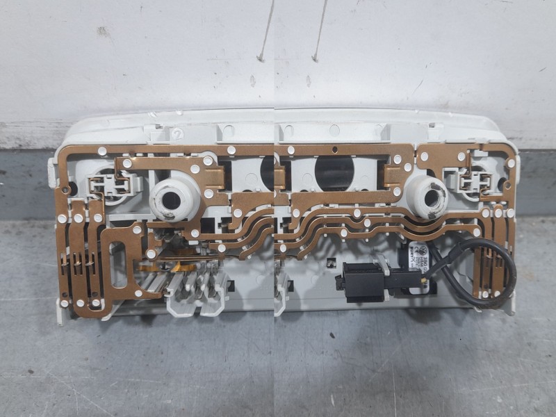 Recambio de luz interior para seat ibiza v (kj1, kjg) 1.0 mpi referencia OEM IAM 3B0947105C  