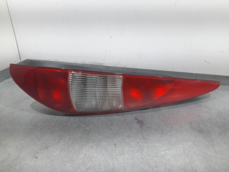 Recambio de piloto trasero derecho para ford mondeo iii turnier (bwy) 2.0 tdci referencia OEM IAM 1S7113404C  