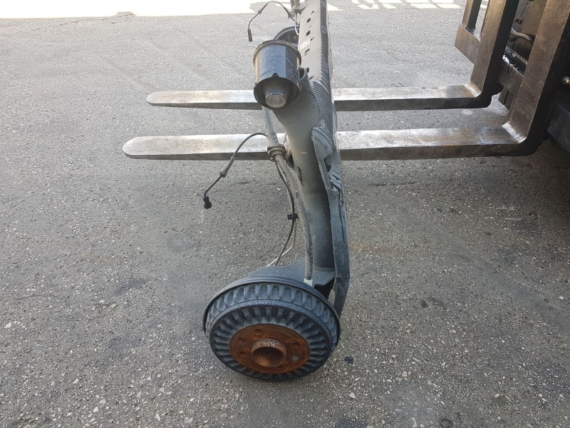 Recambio de puente trasero para dacia sandero iii 1.0 tce 100 eco-g referencia OEM IAM 555012504R TAMBOR C/ABS Y 4 TORNILLOS 