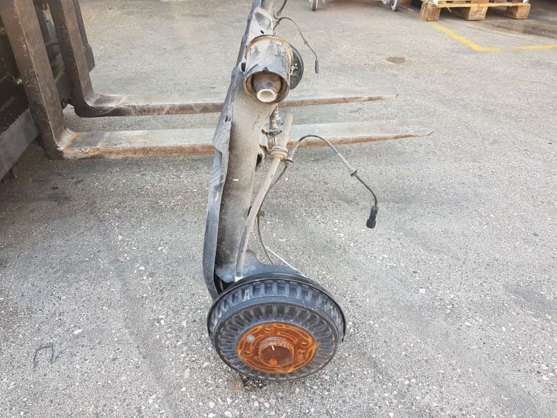 Recambio de puente trasero para dacia sandero iii 1.0 tce 100 eco-g referencia OEM IAM 555012504R TAMBOR C/ABS Y 4 TORNILLOS 