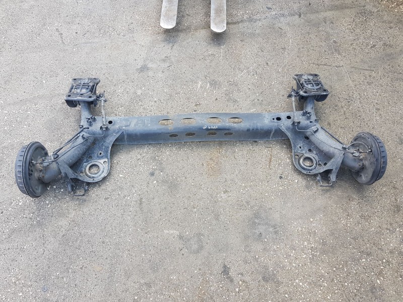 Recambio de puente trasero para seat ibiza v (kj1, kjg) 1.0 mpi referencia OEM IAM 2Q0501053CG TAMBOR C/ABS Y 5 TORNILLOS 