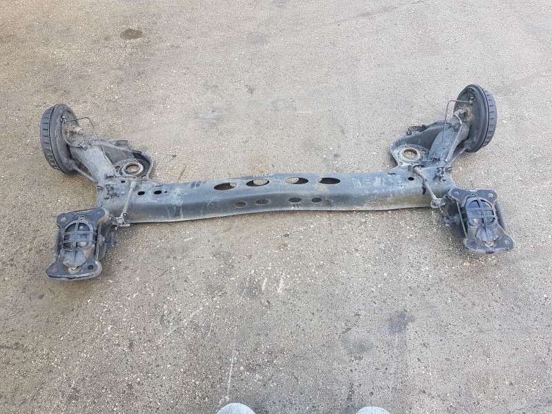 Recambio de puente trasero para seat ibiza v (kj1, kjg) 1.0 mpi referencia OEM IAM 2Q0501053CG TAMBOR C/ABS Y 5 TORNILLOS 