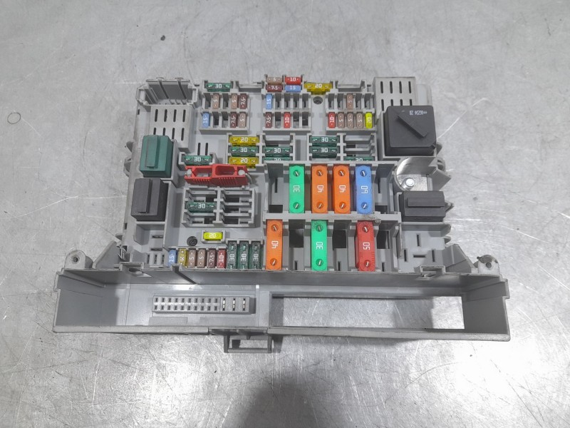 Recambio de caja reles / fusibles para bmw 3 (e90) 325 i referencia OEM IAM 6906622  
