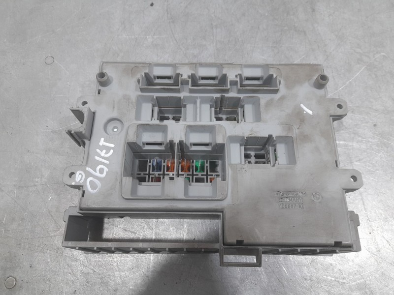 Recambio de caja reles / fusibles para bmw 3 (e90) 325 i referencia OEM IAM 6906622  