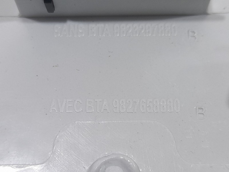 Recambio de luz interior para opel mokka elegance referencia OEM IAM 9827658880  