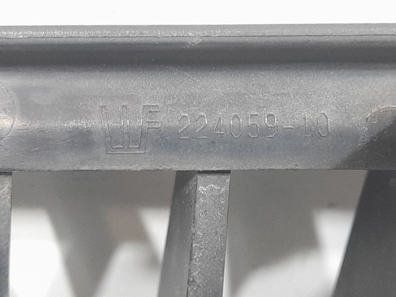 Recambio de rejilla delantera para bmw 3 (e90) 325 i referencia OEM IAM 7120010 DELANTERA DERECHA 