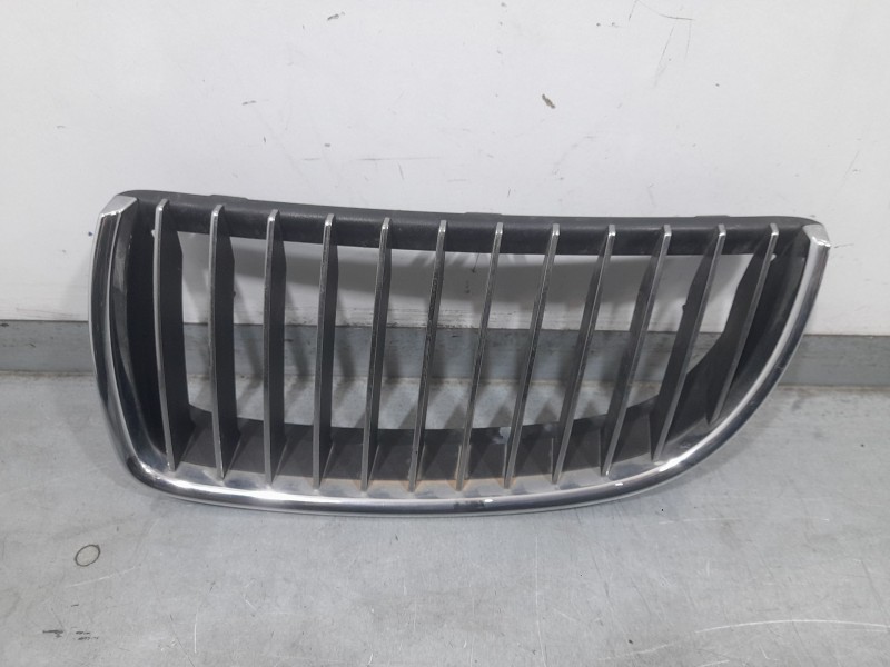 Recambio de rejilla delantera para bmw 3 (e90) 325 i referencia OEM IAM 7120009 DELANTERA IZQUIERDA 