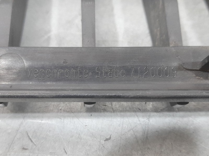 Recambio de rejilla delantera para bmw 3 (e90) 325 i referencia OEM IAM 7120009 DELANTERA IZQUIERDA 