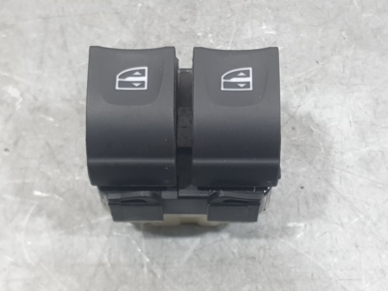 Recambio de mando elevalunas delantero izquierdo para dacia sandero stepway essential referencia OEM IAM 254112588R DELANTERO C/