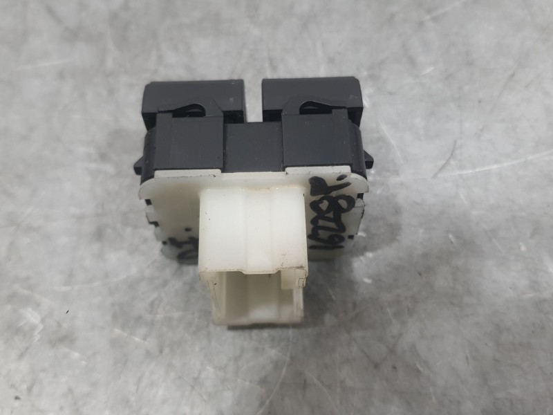 Recambio de mando elevalunas delantero izquierdo para dacia sandero stepway essential referencia OEM IAM 254112588R DELANTERO C/