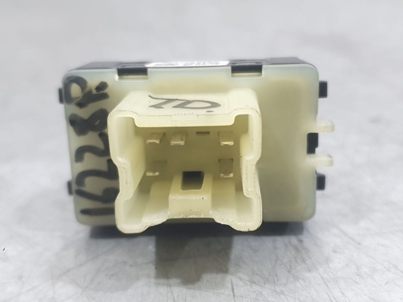 Recambio de mando elevalunas trasero derecho para dacia sandero stepway essential referencia OEM IAM 254118439R  