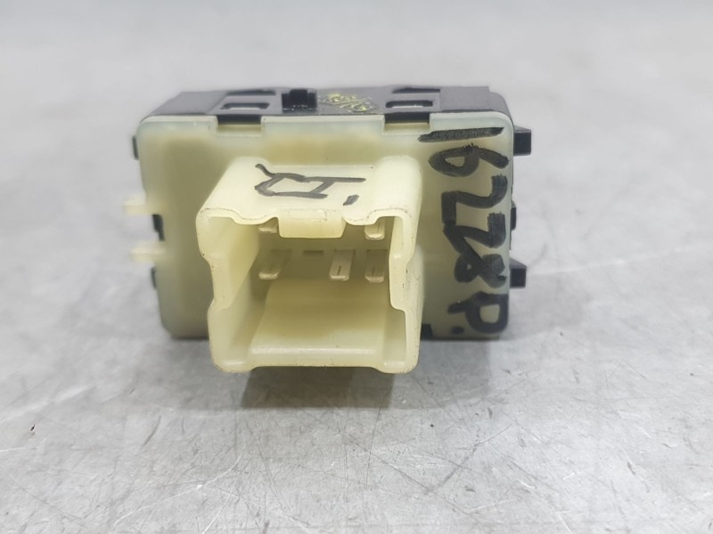 Recambio de mando elevalunas trasero izquierdo para dacia sandero stepway essential referencia OEM IAM 254118439R  