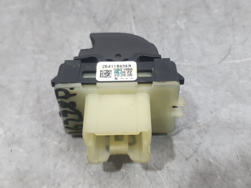 Recambio de mando elevalunas trasero izquierdo para dacia sandero stepway essential referencia OEM IAM 254118439R  