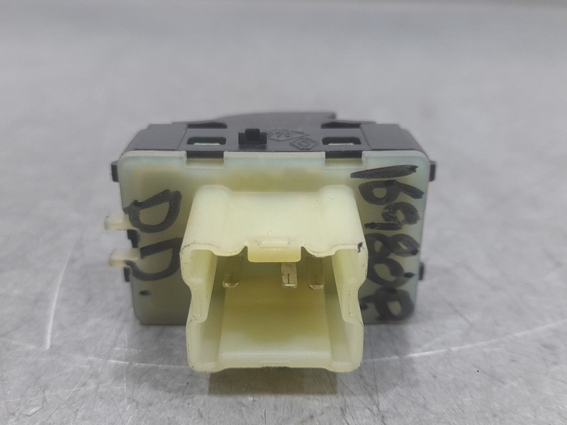 Recambio de mando elevalunas delantero derecho para dacia sandero iii 1.0 tce 100 eco-g referencia OEM IAM 254118439R  