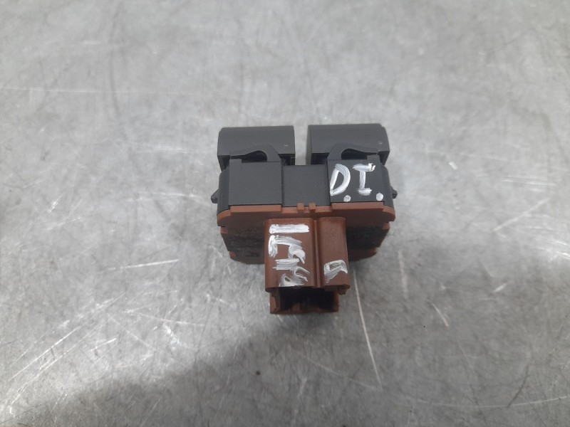 Recambio de mando elevalunas delantero izquierdo para dacia sandero iii 1.0 tce 100 eco-g referencia OEM IAM 254113300R TRASERO 