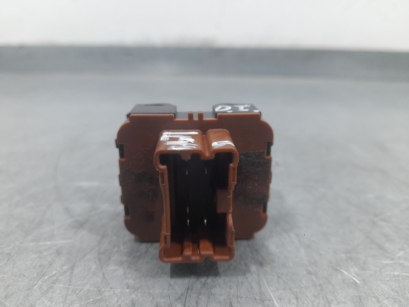 Recambio de mando elevalunas delantero izquierdo para dacia sandero iii 1.0 tce 100 eco-g referencia OEM IAM 254113300R TRASERO 