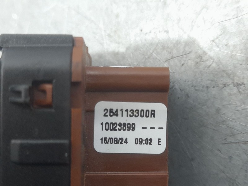 Recambio de mando elevalunas delantero izquierdo para dacia sandero iii 1.0 tce 100 eco-g referencia OEM IAM 254113300R TRASERO 