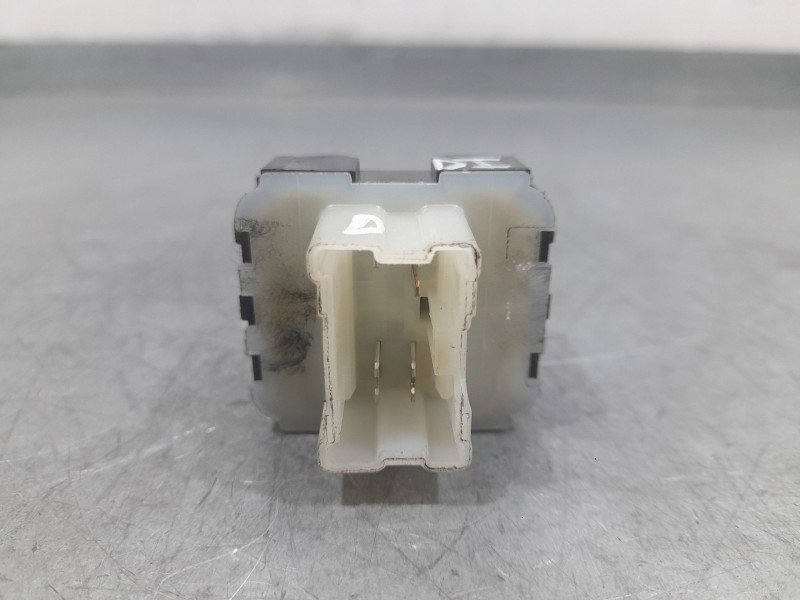 Recambio de mando elevalunas delantero izquierdo para dacia sandero iii 1.0 tce 100 eco-g referencia OEM IAM 254112588R DELANTER