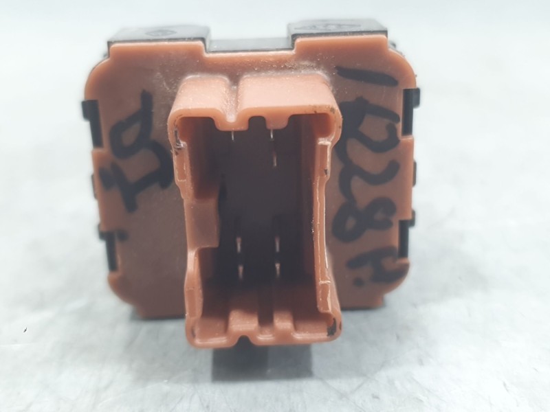 Recambio de mando elevalunas delantero izquierdo para dacia sandero stepway essential referencia OEM IAM 254113300R TRASERO 