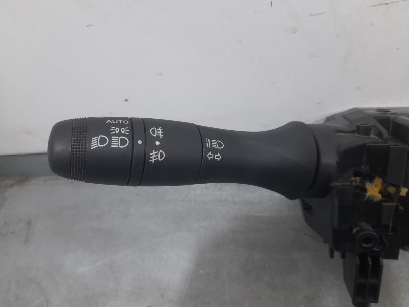 Recambio de mando luces y limpia para dacia sandero stepway essential referencia OEM IAM 255670975R  