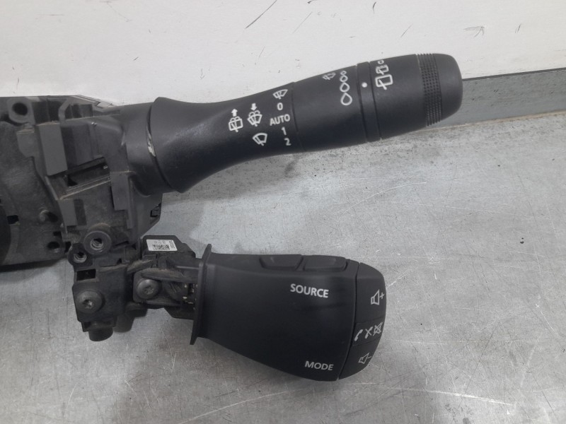 Recambio de mando luces y limpia para dacia sandero stepway essential referencia OEM IAM 255670975R  