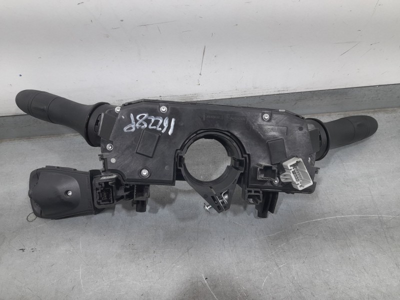 Recambio de mando luces y limpia para dacia sandero stepway essential referencia OEM IAM 255670975R  