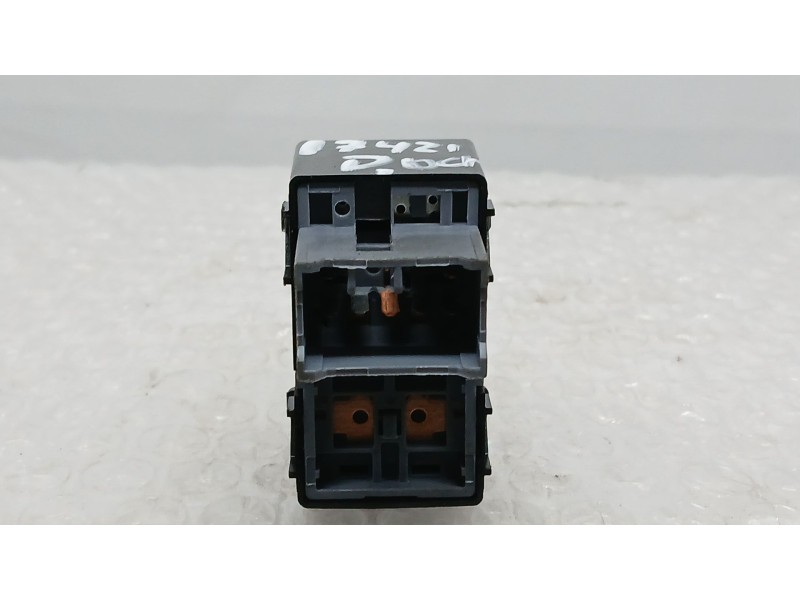 Recambio de mando elevalunas delantero derecho para hyundai i20 iii (bc3, bi3) 1.2 referencia OEM IAM 93581Q0000  