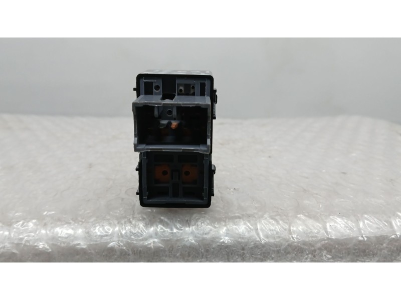 Recambio de mando elevalunas trasero izquierdo para hyundai i20 iii (bc3, bi3) 1.2 referencia OEM IAM 93581Q0000  