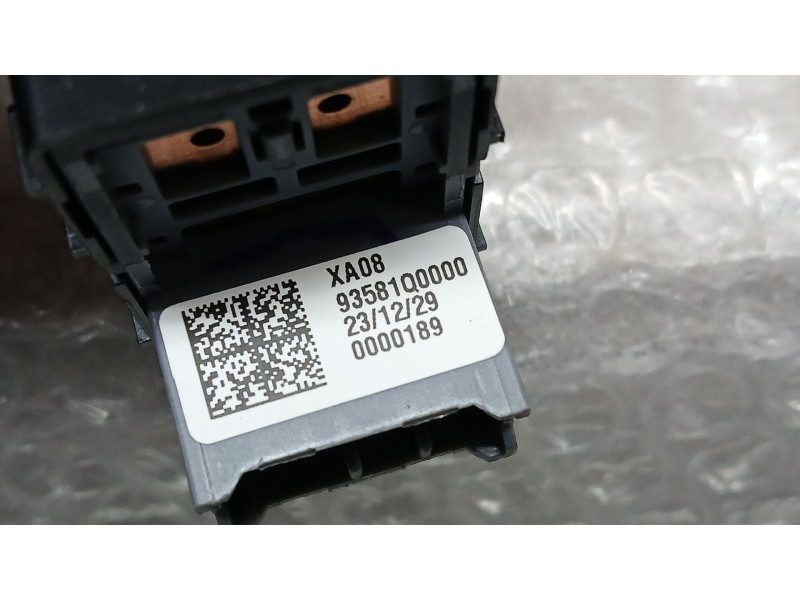 Recambio de mando elevalunas trasero izquierdo para hyundai i20 iii (bc3, bi3) 1.2 referencia OEM IAM 93581Q0000  