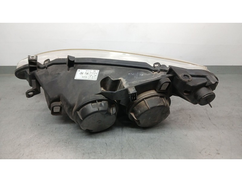 Recambio de faro derecho para peugeot 307 sw (3h) 1.6 16v referencia OEM IAM 6205Z2 PULIR PATA TOCADA 