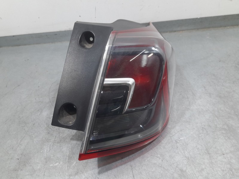 Recambio de piloto trasero derecho exterior para opel crossland x / crossland (p17, p2qo) 1.5 turbo d (75) referencia OEM IAM 39