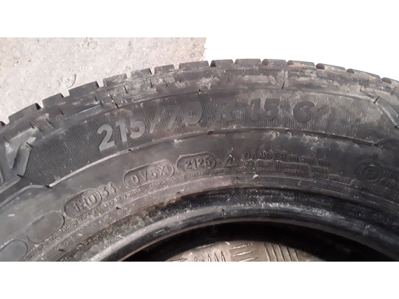 Recambio de neumatico pareja para neumaticos reutilizados - referencia OEM IAM 2157015C109-107S MICHELIN 215/70/15C/109-107S