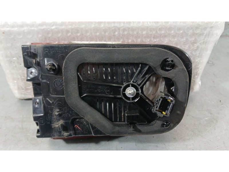 Recambio de piloto trasero derecho interior para citroën c4 cactus 1.5 bluehdi 100 referencia OEM IAM 9821352180 VALEO 90120850