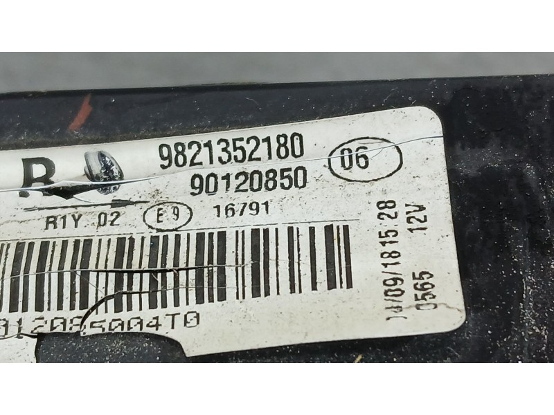 Recambio de piloto trasero derecho interior para citroën c4 cactus 1.5 bluehdi 100 referencia OEM IAM 9821352180 VALEO 90120850