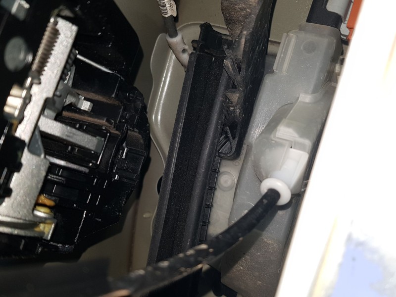 Recambio de cerradura puerta trasera izquierda para citroën c3 iii (sx) 1.2 vti 82 referencia OEM IAM 9812398580  