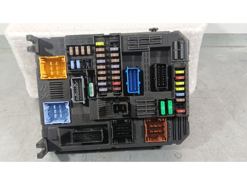 Recambio de caja reles / fusibles para citroën c3 iii (sx) 1.2 vti 82 referencia OEM IAM   