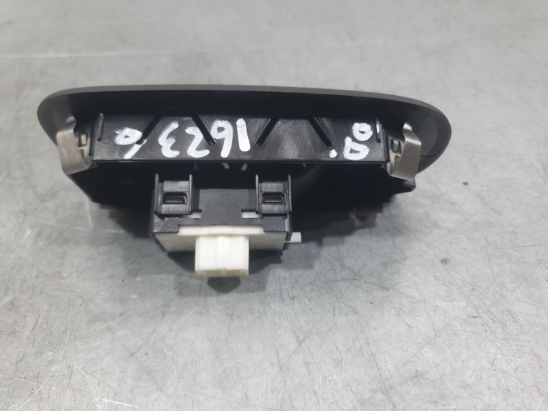 Recambio de mando elevalunas delantero derecho para fiat 500 e icon referencia OEM IAM 7357249120  
