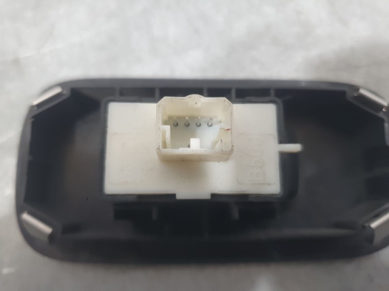 Recambio de mando elevalunas delantero derecho para fiat 500 e icon referencia OEM IAM 7357249120  