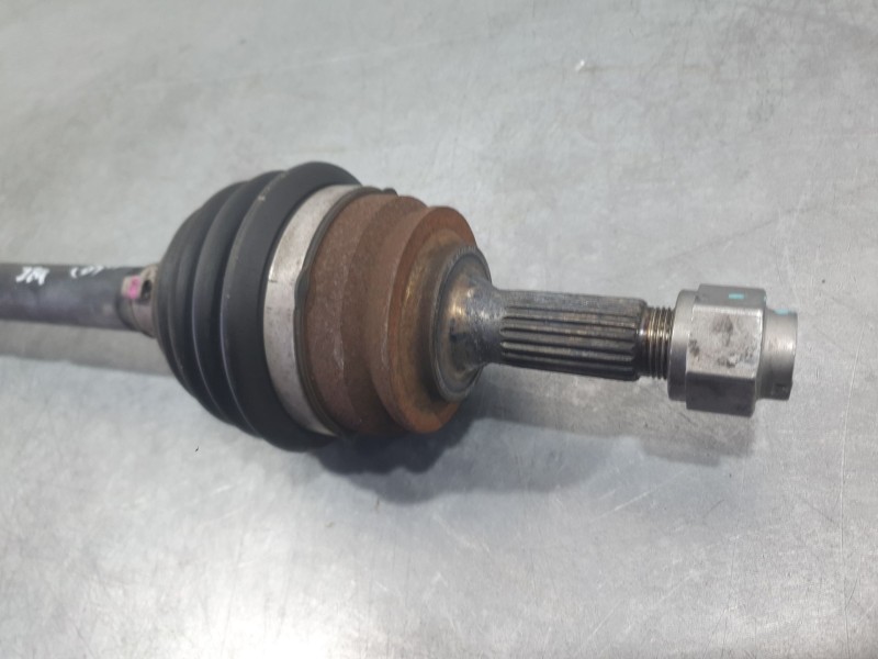 Recambio de transmision delantera izquierda para peugeot 208 i (ca_, cc_) 1.2 vti 82 referencia OEM IAM 9803959580  