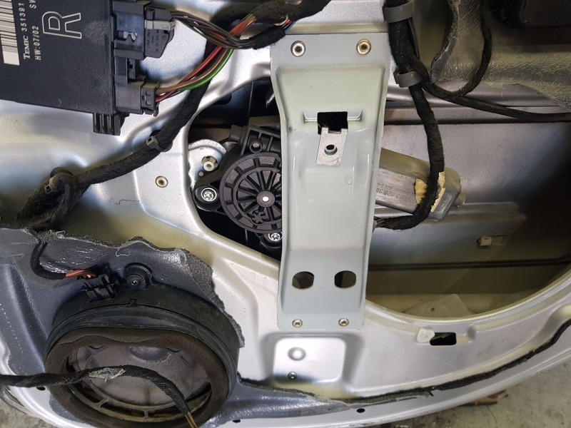 Recambio de elevalunas trasero derecho para mercedes-benz clase c t-model (s203) c 220 cdi (203.206) referencia OEM IAM A2037301