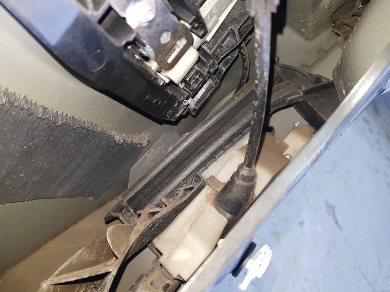 Recambio de cerradura puerta trasera derecha para peugeot 208 i (ca_, cc_) 1.2 vti 82 referencia OEM IAM 9812501180  