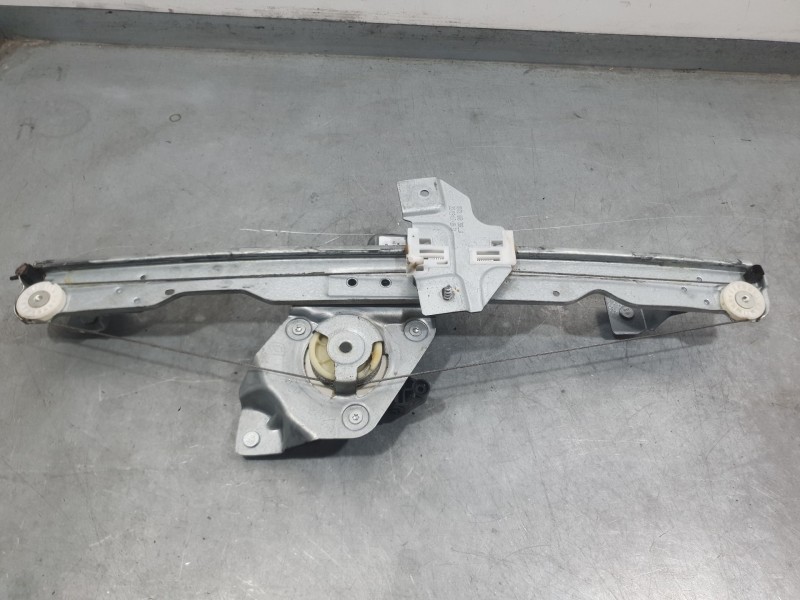 Recambio de elevalunas delantero derecho para dacia duster (hs_) 1.5 dci referencia OEM IAM 807206838R  