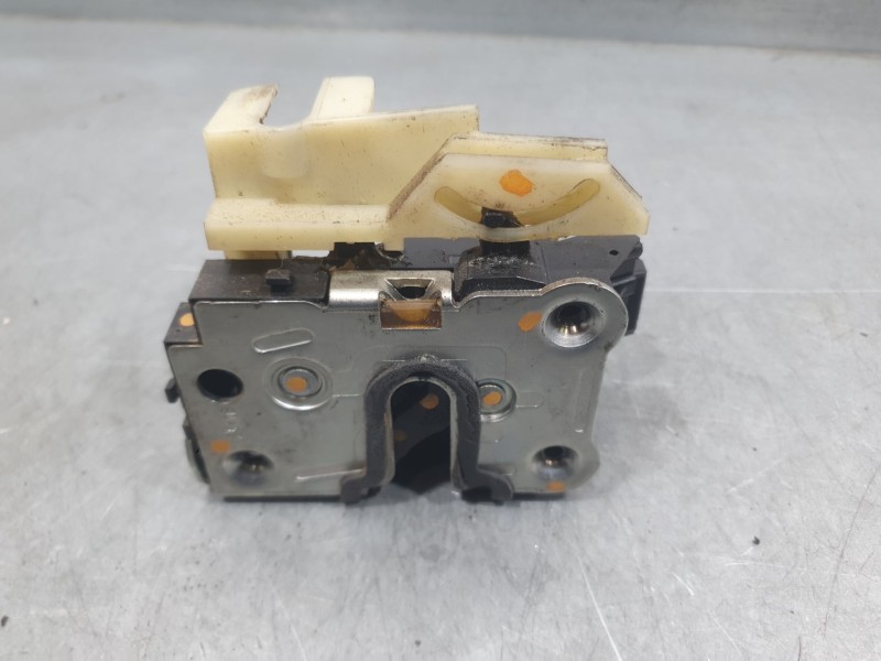 Recambio de cerradura puerta delantera derecha para dacia duster (hs_) 1.5 dci referencia OEM IAM 8200735224  